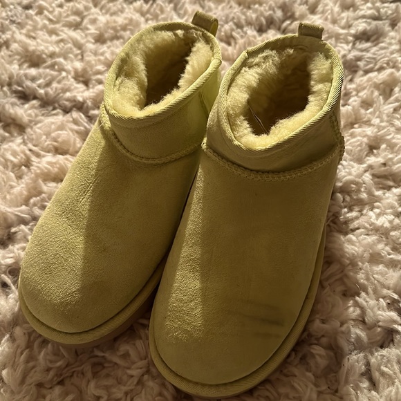 Light Green UGG Minis - Picture 1 of 3